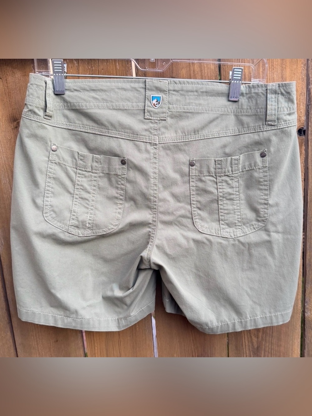 Kuhl women’s khaki green 5.5” shorts size 8